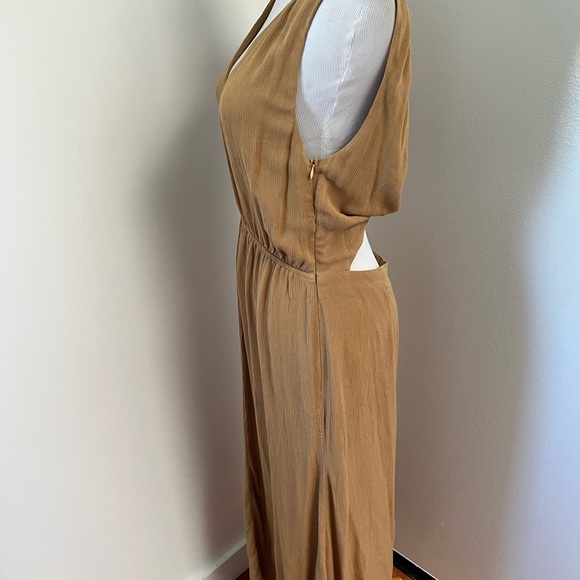 CUPSHE Florence Column V Neck Dress in Tan Midi Zippered Cut Out Sleeveless NWT - Picture 4 of 10